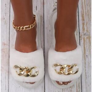 Women's White Faux Fur Soft Fuzzy Slippers With Gold Tone Chain Accent